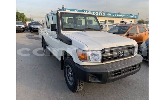 Buy Import Toyota Land Cruiser White Car in Import - Dubai in Region of Bouenza Buy Import Toyota Land Cruiser White Car in Import - Dubai in Region of Bouenza
