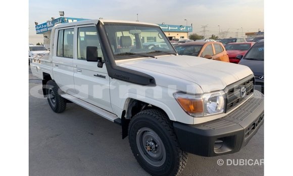 Buy Import Toyota Land Cruiser White Car in Import - Dubai in Region of Bouenza Buy Import Toyota Land Cruiser White Car in Import - Dubai in Region of Bouenza