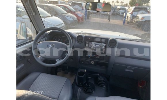 Buy Import Toyota Land Cruiser White Car in Import - Dubai in Region of Bouenza Buy Import Toyota Land Cruiser White Car in Import - Dubai in Region of Bouenza