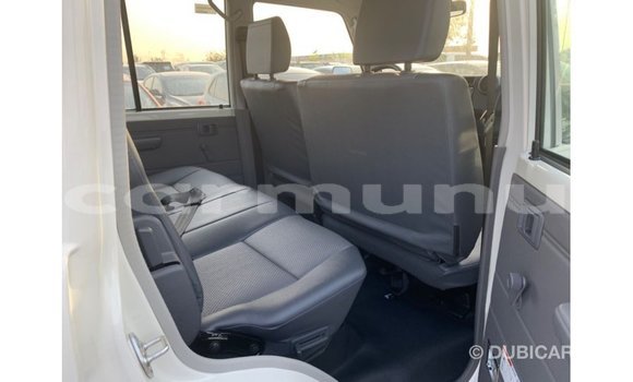 Buy Import Toyota Land Cruiser White Car in Import - Dubai in Region of Bouenza Buy Import Toyota Land Cruiser White Car in Import - Dubai in Region of Bouenza