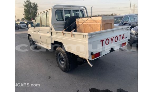 Buy Import Toyota Land Cruiser White Car in Import - Dubai in Region of Bouenza Buy Import Toyota Land Cruiser White Car in Import - Dubai in Region of Bouenza