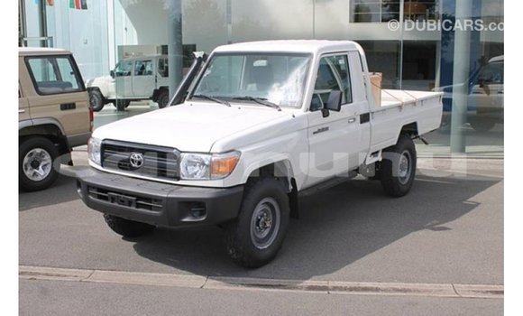 Buy Import Toyota Land Cruiser White Car in Import - Dubai in Region of Bouenza Buy Import Toyota Land Cruiser White Car in Import - Dubai in Region of Bouenza