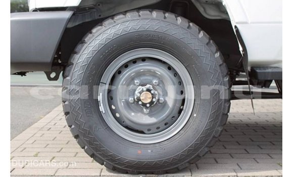 Buy Import Toyota Land Cruiser White Car in Import - Dubai in Region of Bouenza Buy Import Toyota Land Cruiser White Car in Import - Dubai in Region of Bouenza
