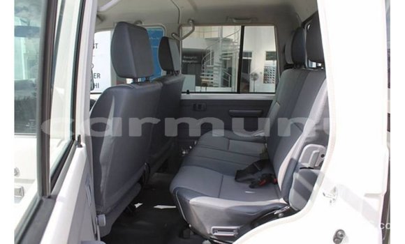 Buy Import Toyota Land Cruiser White Car in Import - Dubai in Region of Bouenza Buy Import Toyota Land Cruiser White Car in Import - Dubai in Region of Bouenza