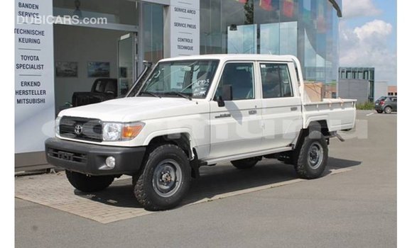 Buy Import Toyota Land Cruiser White Car in Import - Dubai in Region of Bouenza Buy Import Toyota Land Cruiser White Car in Import - Dubai in Region of Bouenza