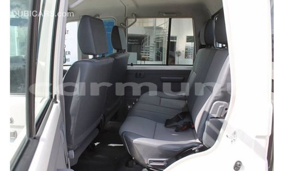 Buy Import Toyota Land Cruiser White Car in Import - Dubai in Region of Bouenza Buy Import Toyota Land Cruiser White Car in Import - Dubai in Region of Bouenza