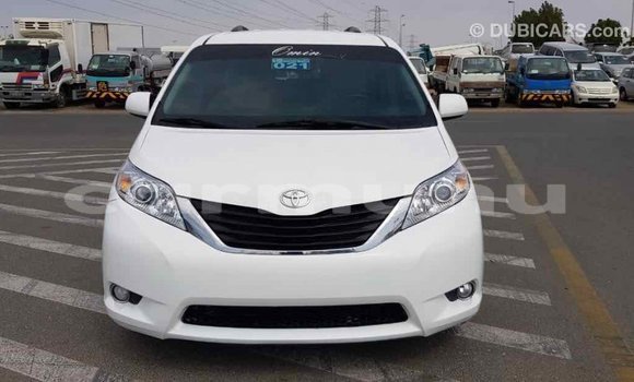Buy Import Toyota Sienna White Car in Import - Dubai in Region of Bouenza Buy Import Toyota Sienna White Car in Import - Dubai in Region of Bouenza
