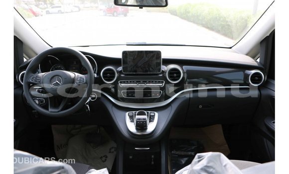 Buy Import Mercedes-Benz 250 Black Car in Import - Dubai in Region of Bouenza Buy Import Mercedes-Benz 250 Black Car in Import - Dubai in Region of Bouenza