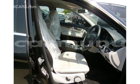 Buy Import Mercedes-Benz 200 Black Car in Import - Dubai in Region of Bouenza Buy Import Mercedes-Benz 200 Black Car in Import - Dubai in Region of Bouenza