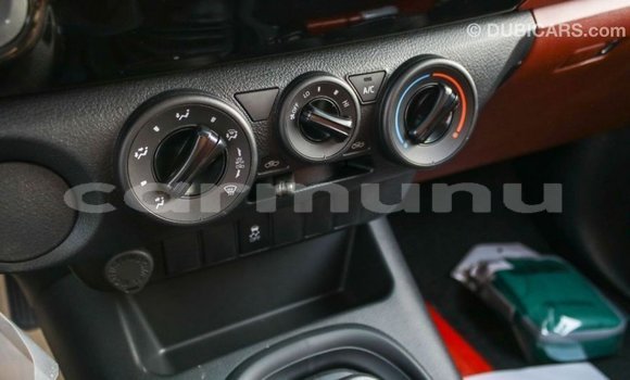 Acheter Import Voiture Toyota Hilux Blanc à Import - Dubai, Région de la Bouenza Acheter Import Voiture Toyota Hilux Blanc à Import - Dubai, Région de la Bouenza