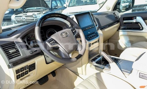 Buy Import Toyota Land Cruiser White Car in Import - Dubai in Region of Bouenza Buy Import Toyota Land Cruiser White Car in Import - Dubai in Region of Bouenza