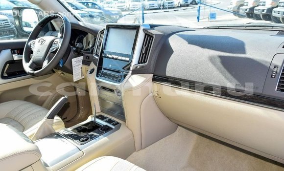 Buy Import Toyota Land Cruiser White Car in Import - Dubai in Region of Bouenza Buy Import Toyota Land Cruiser White Car in Import - Dubai in Region of Bouenza