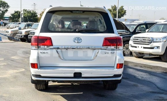 Buy Import Toyota Land Cruiser White Car in Import - Dubai in Region of Bouenza Buy Import Toyota Land Cruiser White Car in Import - Dubai in Region of Bouenza