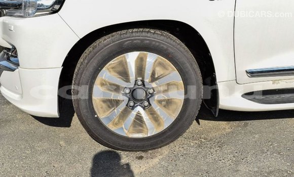 Buy Import Toyota Land Cruiser White Car in Import - Dubai in Region of Bouenza Buy Import Toyota Land Cruiser White Car in Import - Dubai in Region of Bouenza
