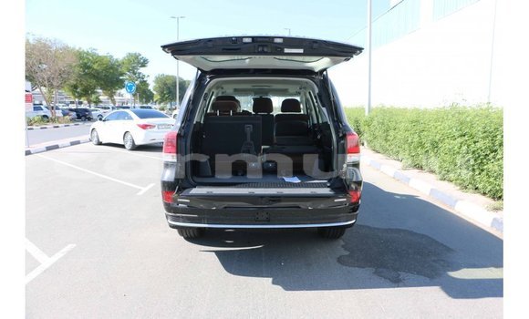 Buy Import Toyota Land Cruiser Black Car in Import - Dubai in Region of Bouenza Buy Import Toyota Land Cruiser Black Car in Import - Dubai in Region of Bouenza