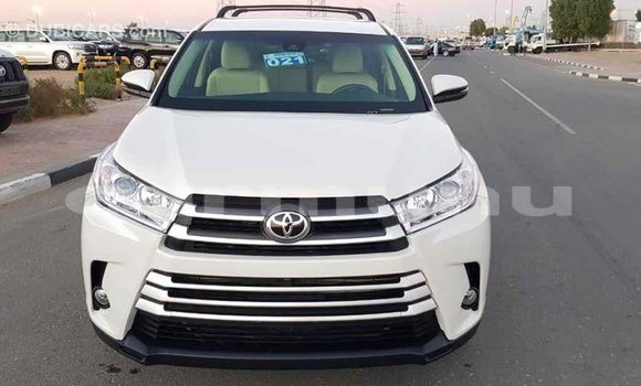 Buy Import Toyota Highlander White Car in Import - Dubai in Region of Bouenza Buy Import Toyota Highlander White Car in Import - Dubai in Region of Bouenza