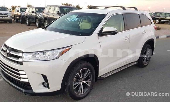 Buy Import Toyota Highlander White Car in Import - Dubai in Region of Bouenza Buy Import Toyota Highlander White Car in Import - Dubai in Region of Bouenza