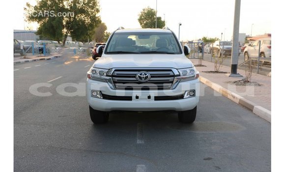 Buy Import Toyota Land Cruiser White Car in Import - Dubai in Region of Bouenza Buy Import Toyota Land Cruiser White Car in Import - Dubai in Region of Bouenza