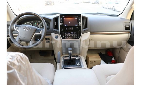 Buy Import Toyota Land Cruiser White Car in Import - Dubai in Region of Bouenza Buy Import Toyota Land Cruiser White Car in Import - Dubai in Region of Bouenza
