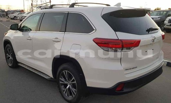 Buy Import Toyota Highlander White Car in Import - Dubai in Region of Bouenza Buy Import Toyota Highlander White Car in Import - Dubai in Region of Bouenza