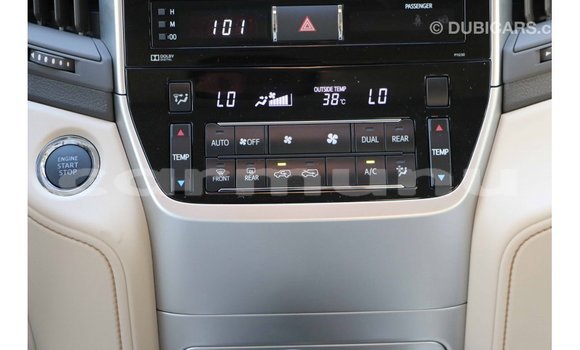 Buy Import Toyota Land Cruiser White Car in Import - Dubai in Region of Bouenza Buy Import Toyota Land Cruiser White Car in Import - Dubai in Region of Bouenza