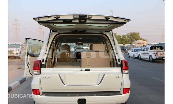 Buy Import Toyota Land Cruiser White Car in Import - Dubai in Region of Bouenza Buy Import Toyota Land Cruiser White Car in Import - Dubai in Region of Bouenza