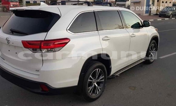 Buy Import Toyota Highlander White Car in Import - Dubai in Region of Bouenza Buy Import Toyota Highlander White Car in Import - Dubai in Region of Bouenza
