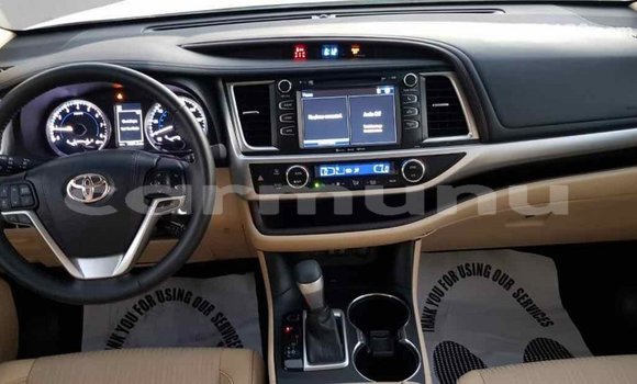 Buy Import Toyota Highlander White Car in Import - Dubai in Region of Bouenza Buy Import Toyota Highlander White Car in Import - Dubai in Region of Bouenza