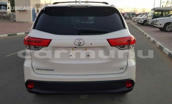 Buy Import Toyota Highlander White Car in Import - Dubai in Region of Bouenza Buy Import Toyota Highlander White Car in Import - Dubai in Region of Bouenza