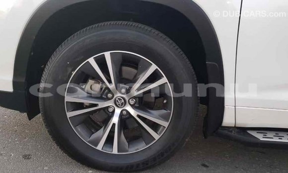 Buy Import Toyota Highlander White Car in Import - Dubai in Region of Bouenza Buy Import Toyota Highlander White Car in Import - Dubai in Region of Bouenza