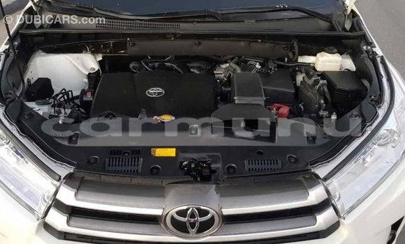 Buy Import Toyota Highlander White Car in Import - Dubai in Region of Bouenza Buy Import Toyota Highlander White Car in Import - Dubai in Region of Bouenza