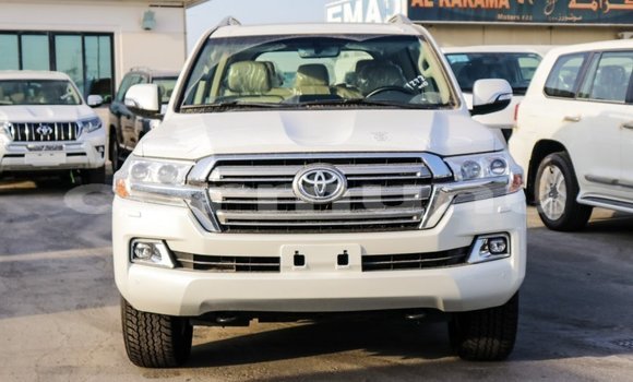 Acheter Import Voiture Toyota Land Cruiser Blanc à Import - Dubai, Région de la Bouenza Acheter Import Voiture Toyota Land Cruiser Blanc à Import - Dubai, Région de la Bouenza