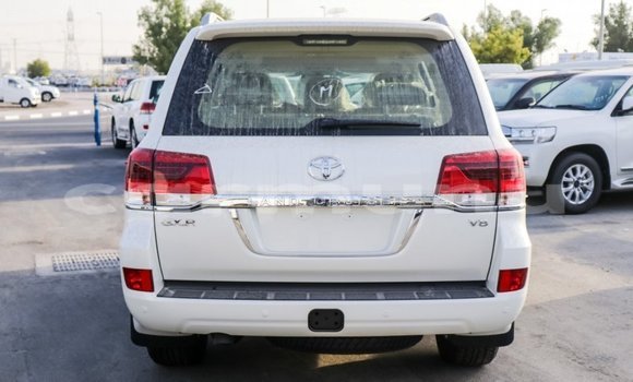 Acheter Import Voiture Toyota Land Cruiser Blanc à Import - Dubai, Région de la Bouenza Acheter Import Voiture Toyota Land Cruiser Blanc à Import - Dubai, Région de la Bouenza