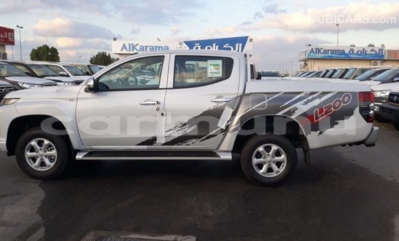 Acheter Import Voiture Mitsubishi L200 Blanc à Import - Dubai, Région de la Bouenza Acheter Import Voiture Mitsubishi L200 Blanc à Import - Dubai, Région de la Bouenza
