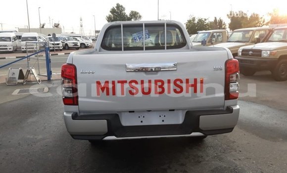 Acheter Import Voiture Mitsubishi L200 Blanc à Import - Dubai, Région de la Bouenza Acheter Import Voiture Mitsubishi L200 Blanc à Import - Dubai, Région de la Bouenza