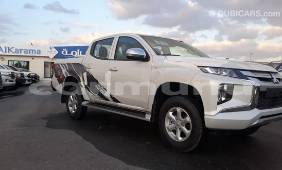 Acheter Import Voiture Mitsubishi L200 Blanc à Import - Dubai, Région de la Bouenza Acheter Import Voiture Mitsubishi L200 Blanc à Import - Dubai, Région de la Bouenza