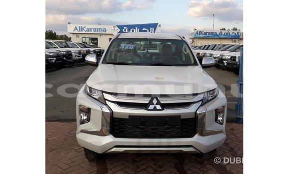 Acheter Import Voiture Mitsubishi L200 Blanc à Import - Dubai, Région de la Bouenza Acheter Import Voiture Mitsubishi L200 Blanc à Import - Dubai, Région de la Bouenza