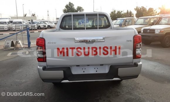 Acheter Import Voiture Mitsubishi L200 Blanc à Import - Dubai, Région de la Bouenza Acheter Import Voiture Mitsubishi L200 Blanc à Import - Dubai, Région de la Bouenza