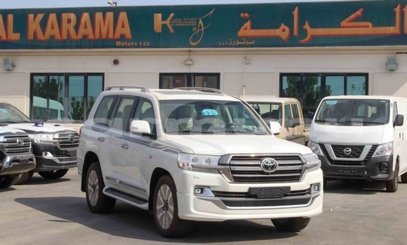 Acheter Import Voiture Toyota Land Cruiser Blanc à Import - Dubai, Région de la Bouenza Acheter Import Voiture Toyota Land Cruiser Blanc à Import - Dubai, Région de la Bouenza