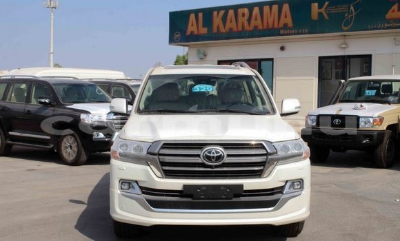 Acheter Import Voiture Toyota Land Cruiser Blanc à Import - Dubai, Région de la Bouenza Acheter Import Voiture Toyota Land Cruiser Blanc à Import - Dubai, Région de la Bouenza