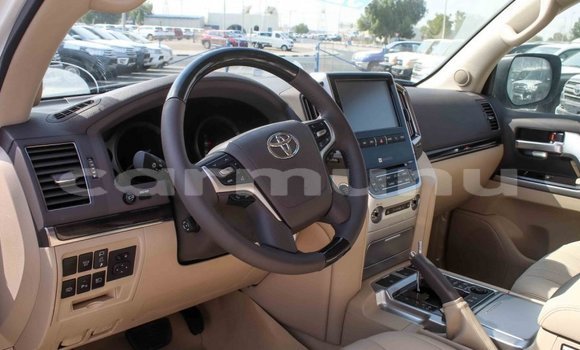 Acheter Import Voiture Toyota Land Cruiser Blanc à Import - Dubai, Région de la Bouenza Acheter Import Voiture Toyota Land Cruiser Blanc à Import - Dubai, Région de la Bouenza