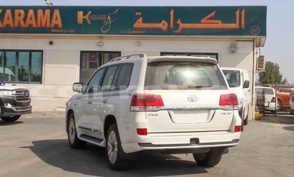 Acheter Import Voiture Toyota Land Cruiser Blanc à Import - Dubai, Région de la Bouenza Acheter Import Voiture Toyota Land Cruiser Blanc à Import - Dubai, Région de la Bouenza