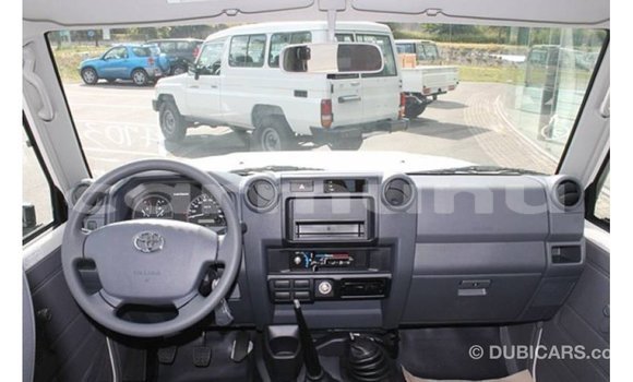 Buy Import Toyota Land Cruiser White Car in Import - Dubai in Region of Bouenza Buy Import Toyota Land Cruiser White Car in Import - Dubai in Region of Bouenza