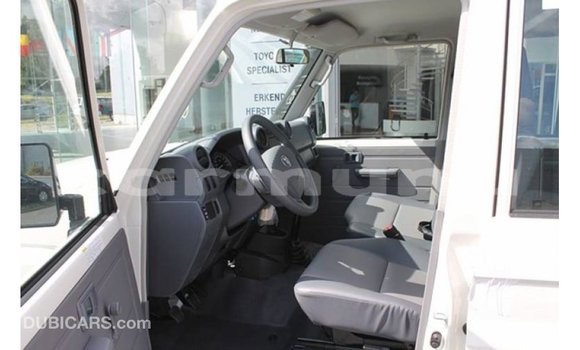 Buy Import Toyota Land Cruiser White Car in Import - Dubai in Region of Bouenza Buy Import Toyota Land Cruiser White Car in Import - Dubai in Region of Bouenza