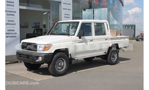 Buy Import Toyota Land Cruiser White Car in Import - Dubai in Region of Bouenza Buy Import Toyota Land Cruiser White Car in Import - Dubai in Region of Bouenza