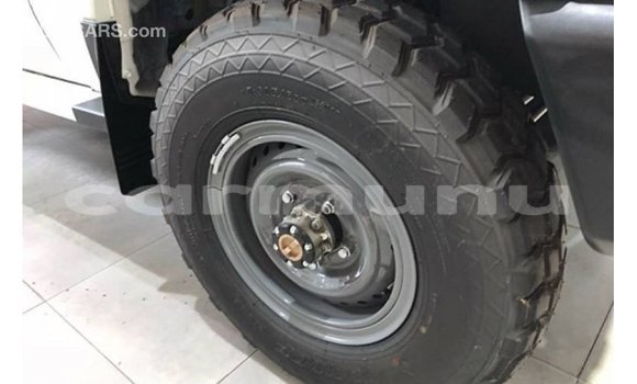 Buy Import Toyota Land Cruiser White Car in Import - Dubai in Region of Bouenza Buy Import Toyota Land Cruiser White Car in Import - Dubai in Region of Bouenza
