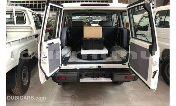 Buy Import Toyota Land Cruiser White Car in Import - Dubai in Region of Bouenza Buy Import Toyota Land Cruiser White Car in Import - Dubai in Region of Bouenza