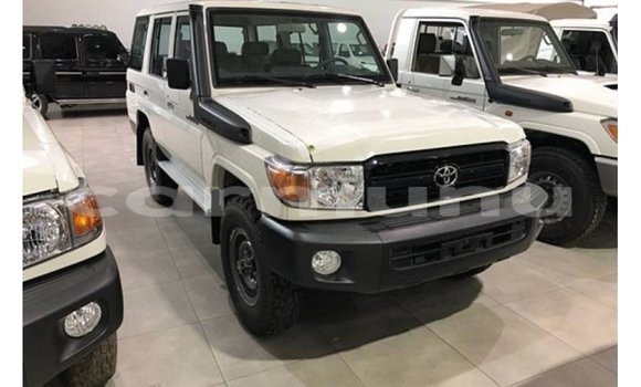 Acheter Import Voiture Toyota Land Cruiser Blanc à Import - Dubai, Région de la Bouenza Acheter Import Voiture Toyota Land Cruiser Blanc à Import - Dubai, Région de la Bouenza