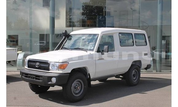 Acheter Import Voiture Toyota Land Cruiser Blanc à Import - Dubai, Région de la Bouenza Acheter Import Voiture Toyota Land Cruiser Blanc à Import - Dubai, Région de la Bouenza