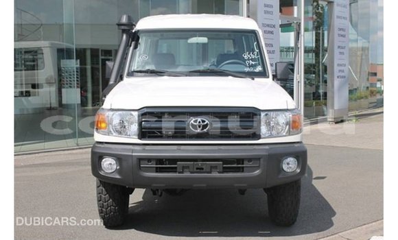 Acheter Import Voiture Toyota Land Cruiser Blanc à Import - Dubai, Région de la Bouenza Acheter Import Voiture Toyota Land Cruiser Blanc à Import - Dubai, Région de la Bouenza